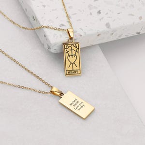Collana personalizzata con carta dei tarocchi a forma di cuore con tre spade