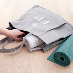 Bolso de mano de yoga orgánico monograma, ecoconsciente, lona de algodón, atención plena, sostenible, cumpleaños, Navidad, regalos para ella, gimnasio, deportes imagen 7