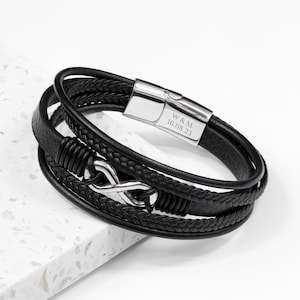 Gepersonaliseerde zilveren gestapelde zwarte leren Infinity-armband