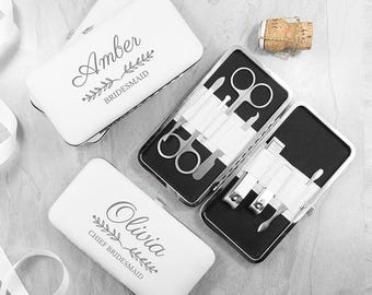Set de manicura personalizado para la fiesta nupcial en color blanco.