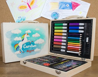 Gepersonaliseerde Rainbow Unicorn Coloring In Set, Kids Travel Color In Activity Bundle - Voeg hun naam, verjaardagscadeau toe