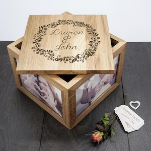 Scatola ricordo personalizzata in rovere per coppie con cornice floreale, San Valentino, regalo per coppie, fidanzata, fidanzato, matrimonio, anniversario