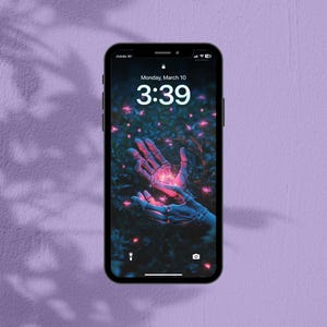 魔法のスマホ壁紙の背景を見つける、夜の花畑に浮かぶ骸骨の手とホタルのシュールアート