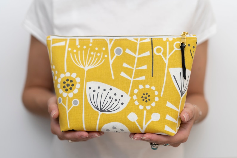 Verity Zipper Pouch PDF Sewing Pattern / Sewing Tutorial / Toiletry Bag / Cosmetic Bag / 3 Sizes / DIY / Instant Download / Project Pouch image 9