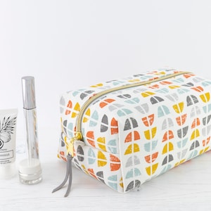 Demi Boxy Bag PDF Sewing Pattern / Sewing Tutorial / Boxy Zipper Pouch / Cosmetic Bag / 3 Sizes / DIY Craft / Instant Download / Project Bag image 6