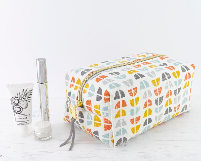 Demi Boxy Bag PDF Sewing Pattern / Sewing Tutorial / Boxy Zipper Pouch / Cosmetic Bag / 3 Sizes / DIY Craft / Instant Download / Project Bag image 6