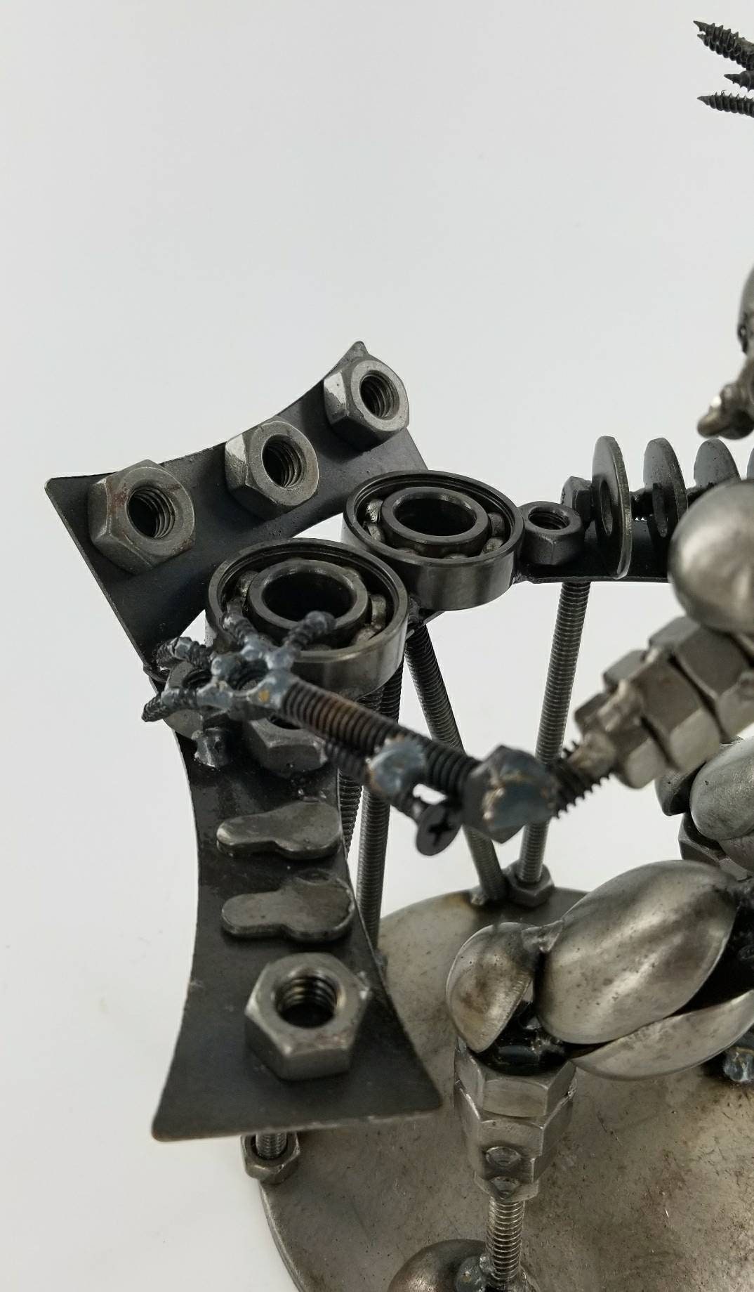 Figura de DJ de metal reciclado hecho a mano estatua Etsy