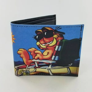 ハンドメイドの漫画風二つ折りレザーウォレット、二重イメージの象徴的な猫のキャラクターデザイン、完全にレーザープリント