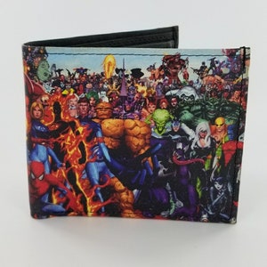 Cartera plegable de cuero genuino hecha a mano inspirada en la película SUPERHÉROES. Totalmente impresa con láser.