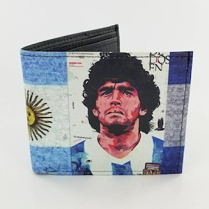 Genuina leyenda del fútbol hecho a mano diseño bifold cuero wallet.Múltiples ranuras de tarjetas de crédito, totalmente laserprinted.Regalos únicos