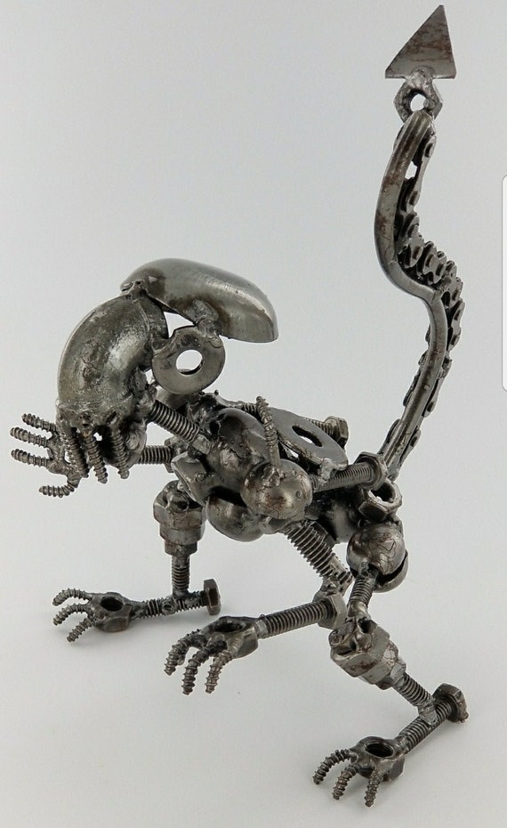 Handmade Recycled Metal Art Statue,handpainted Scrap