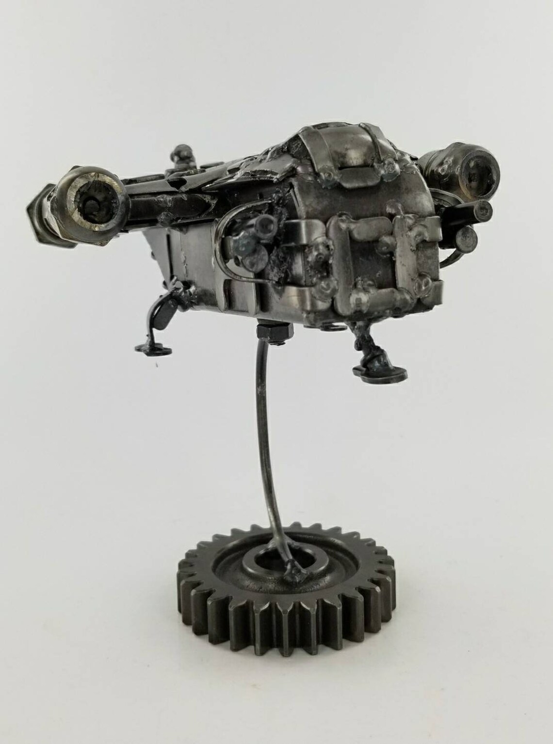 razor crest statue