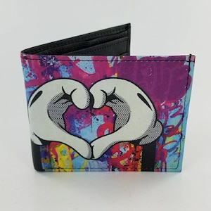 Graffiti Peace and Love Mickey Cartoon Karakter Geïnspireerd Lederen Bifold Portemonnee, Unieke Gifts.Fully Laserprinted.