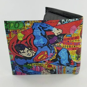 Echte handgefertigte Leder Dual Superheld inspirierte Bifold Geldbörse.Komplett mit ID Hülle, voll laserbedruckt