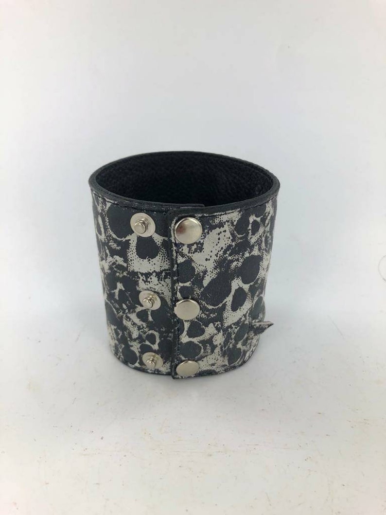 Skull Design.Functional Bracelet with zipper pocket for Cash and Accessories,Triple Snap closure.Size Medium Wrist Handmade Leather Cuff