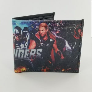 スーパーヒーロー映画にインスパイアされた手作りのレザー二つ折り財布、クリスマスギフト、全面レーザープリント。