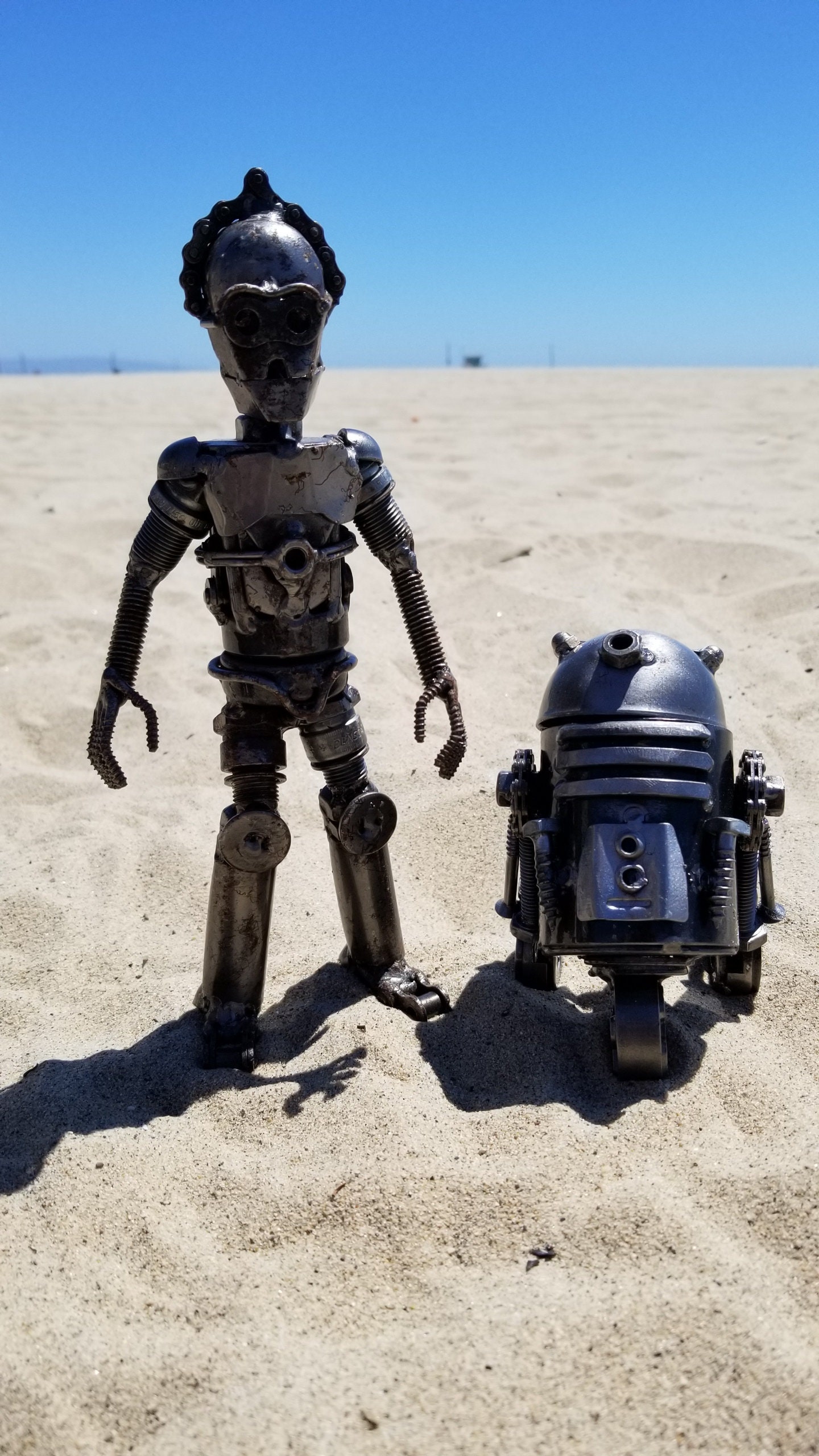 手作りリサイクルメタルアート像、手描きスクラップ彫刻R2D2スター 