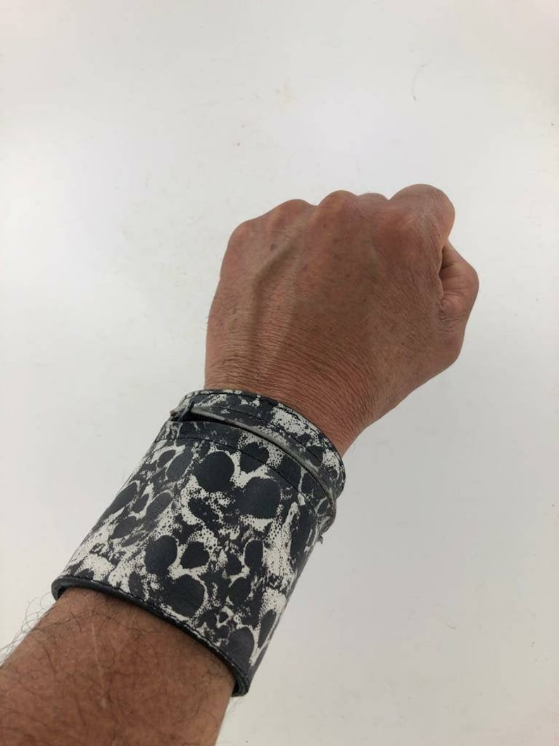 Skull Design.Functional Bracelet with zipper pocket for Cash and Accessories,Triple Snap closure.Size Medium Wrist Handmade Leather Cuff