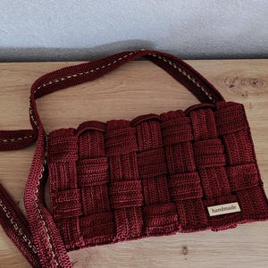Handgemachte burgund häkeln Tasche, Wandelbare Schulter zu Clutch, Elegante Tasche für Abend oder Tages, Umweltfreundliche Polyester Garn