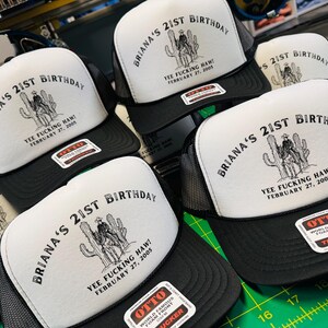 Gorra de camionero personalizada para cumpleaños, gorra de camionero personalizada para niño de 21 años, gorra de camionero personalizada para cumpleaños, gorra de camionero vintage con temática vaquera. imagen 3