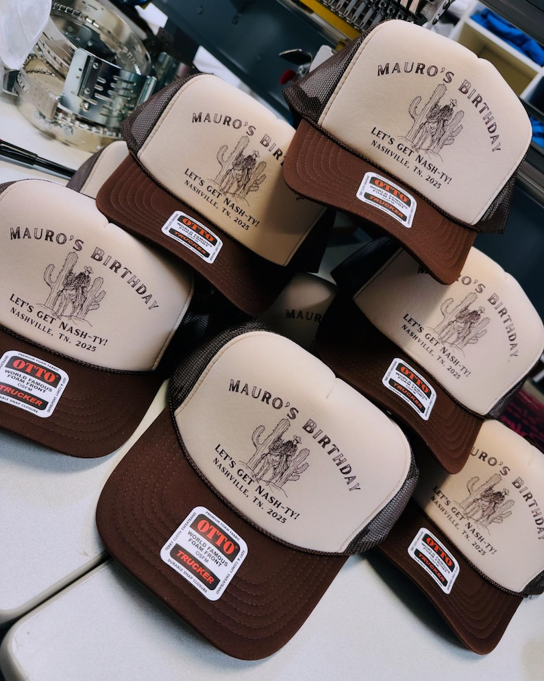 Gorra de camionero personalizada para cumpleaños, gorra de camionero personalizada para niño de 21 años, gorra de camionero personalizada para cumpleaños, gorra de camionero vintage con temática vaquera. imagen 2