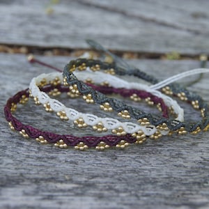 Knotted macrame anklet with brass beads // Boho-chic // Hippie-chic // Yoga