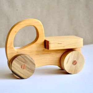 Wooden toy car Push and pull toy car for toddler Natural wooden Montessori car toy