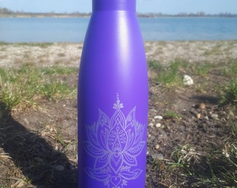 Yogaflasche Isolierflasche im Yoga Design Outdoorflasche Trinkflasche graviert Yoga-Flasche individuell graviert Geschenkidee Yogalifestyle