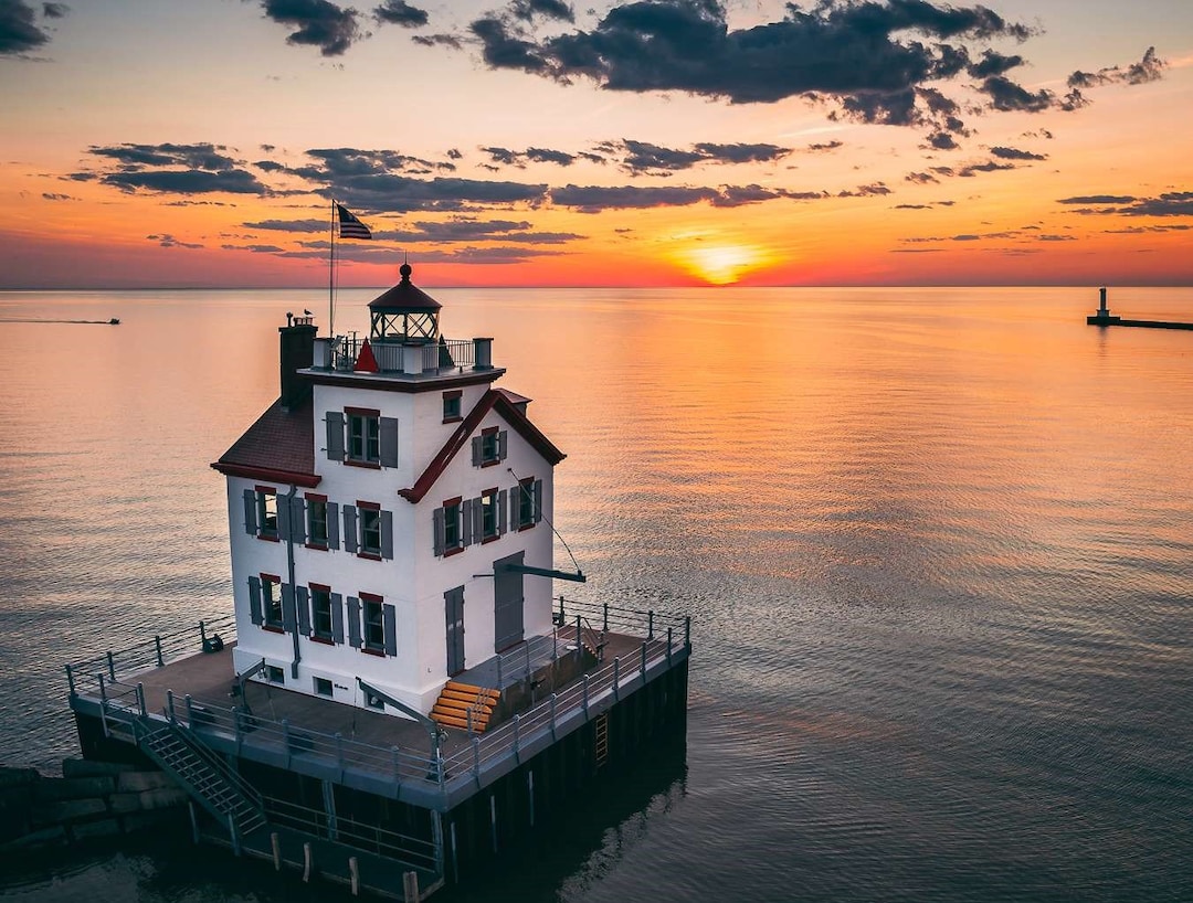スマートフォン本体 Lighthouse Photo Poster of Lorain Lighthouse at Sunset on Lake Erie - Etsy