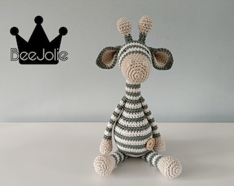 Peluche au crochet girafe pois vert