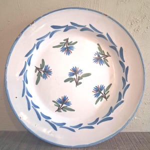 Antique possibly 18th century cornflower or bluets design polychrome faience handpainted tin glazed plate