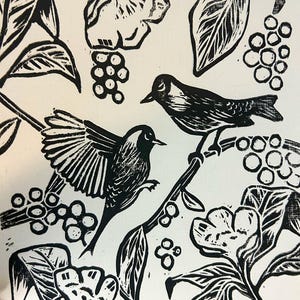 Impressão artística original em linóleo (preto) – Obra de arte original esculpida à mão, decoração de parede inspirada na natureza em edição limitada, feita à mão e detalhada
