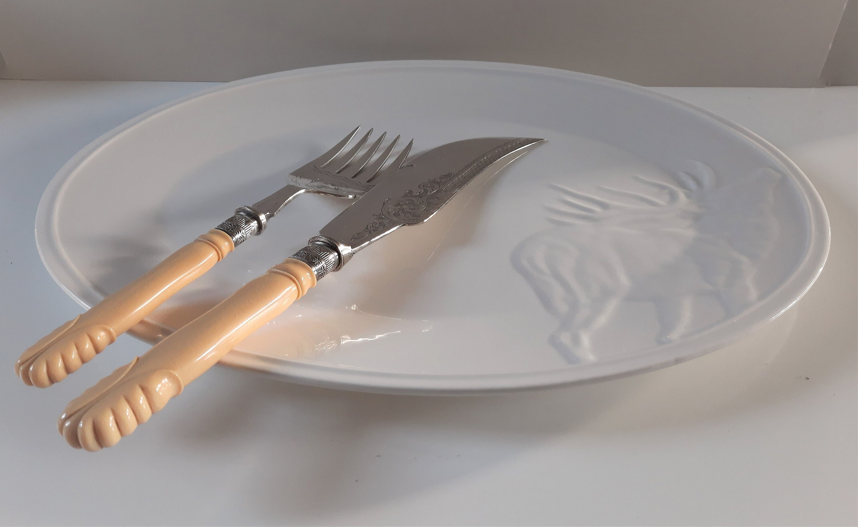 couteau à poisson orné plaqué argent antique et serveurs de fourchette avec poignées en bakélite