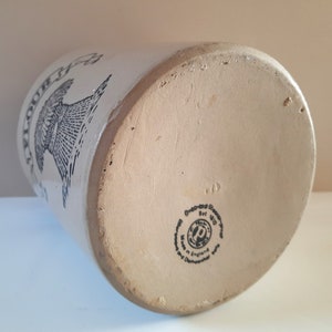 Peut inclure: Un pot en c&eacute;ramique blanche avec une image en noir et blanc d'un moulin &agrave; vent et le texte "Anchor" sur le c&ocirc;t&eacute;. Le fond du pot porte un tampon noir qui indique "Regd. Des. 871190 Made in England".