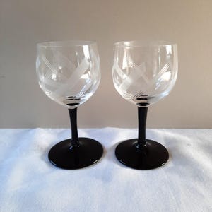 Vintage Midcentury Modern Pair of Etched Wine Glasses with Black Stem and Base