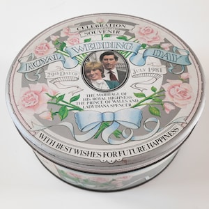 British Royal Wedding Souvenir Lidded Tin Commemorating the 1981 Wedding of Prince Charles and Lady Diana Spencer