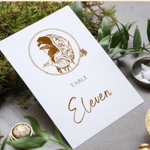 Tarjetas con números de mesa de estilo regencia, edición de impresión, abeja, mariposa, ostentoso, diamante, floral, variedad de bronce, tendencia nupcial regencycore austen