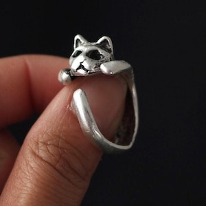 Unique adjustable thick band ring in the shape of a cat that wraps around the finger, silver jewelry, ideal gift for a cat lover.