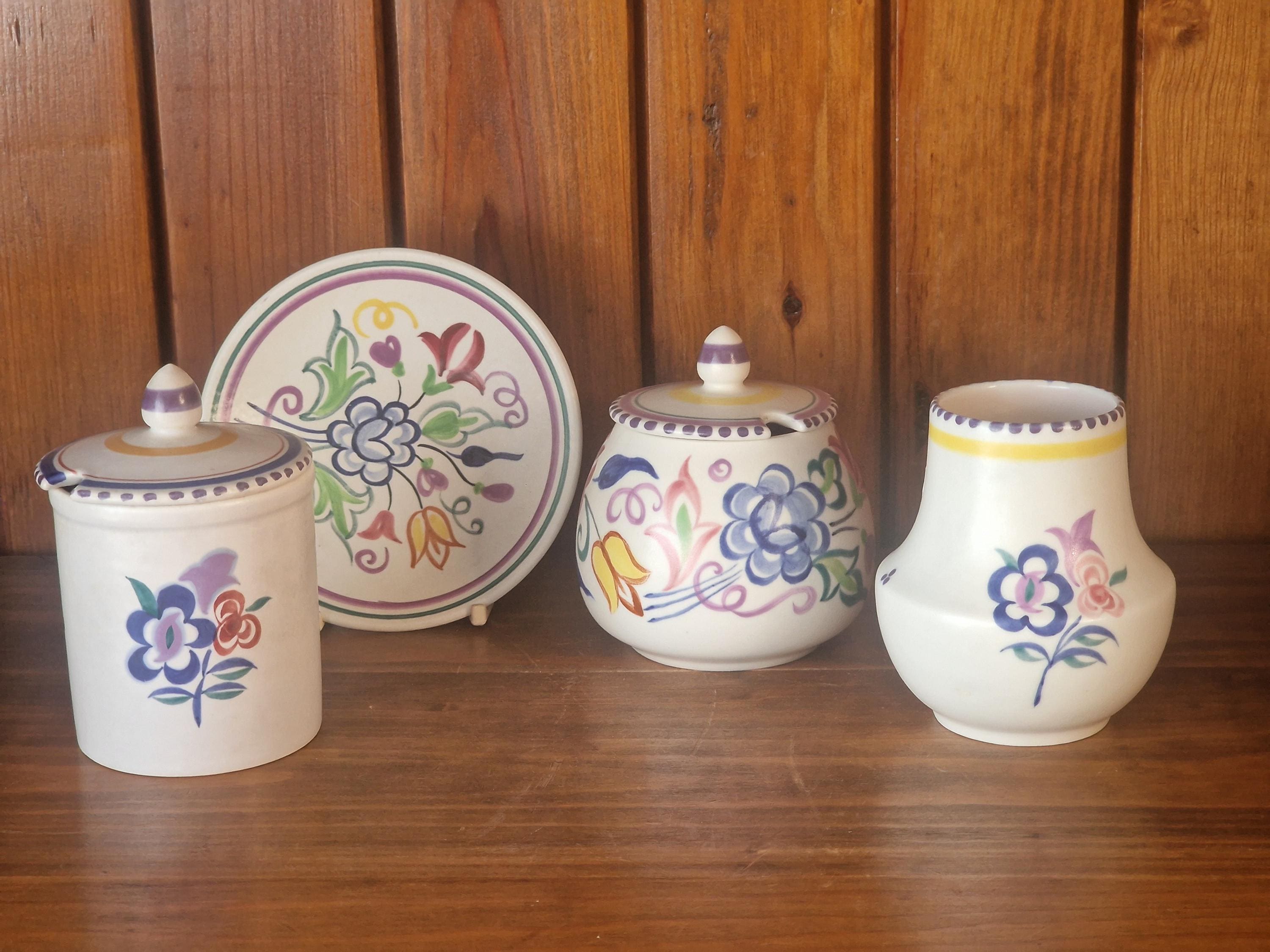 Various vintage Poole Pottery items. BN and KG patterns.