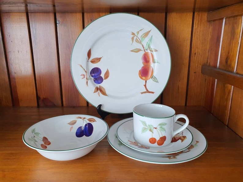 Vintage Royal Worcester Evesham Vale porcelain. Range of items available in different combinations. image 1