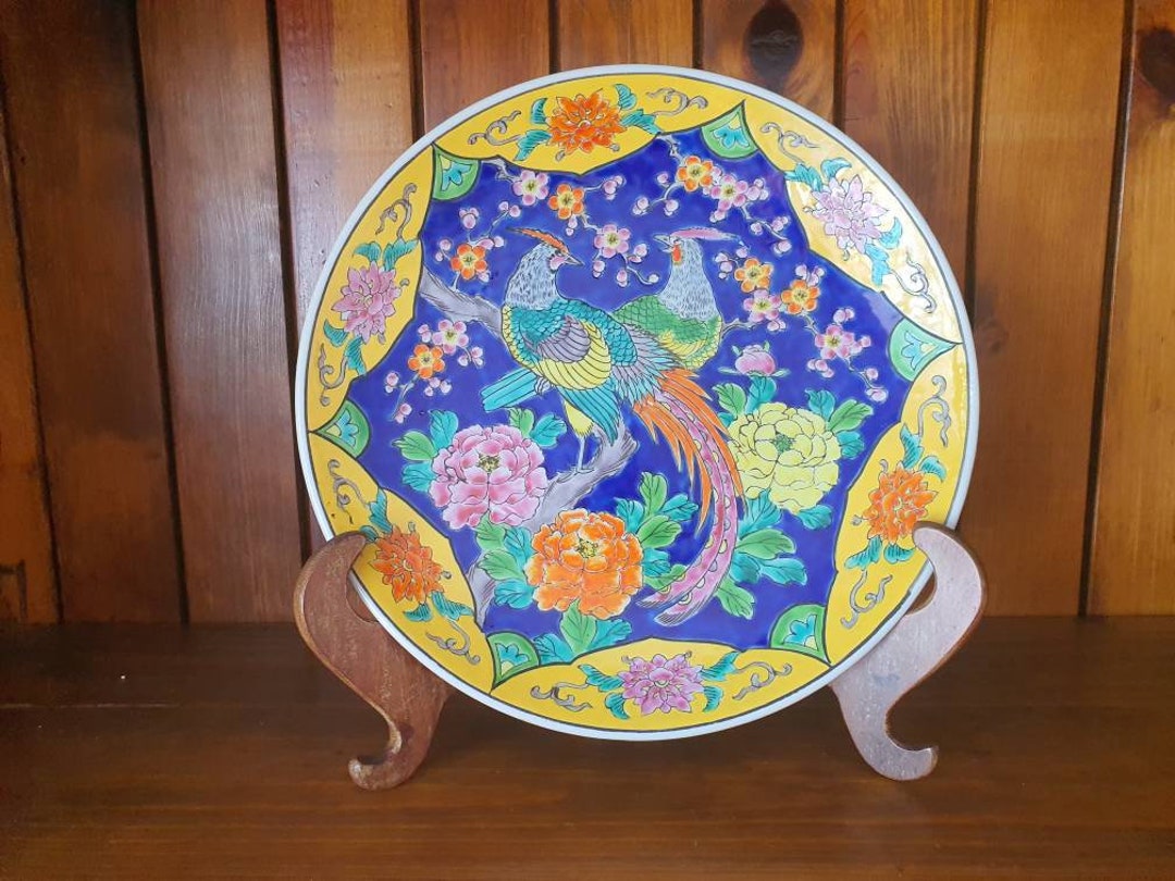 Vintage Japanese Decorative Plate With Design Showing a Pair of