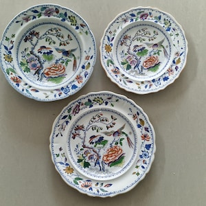 Antique Davenport Plates and Bowls. Circa 1820s / 1830s.  Flying Bird Pattern.
