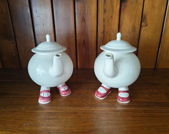 Vintage Carltonware Walking Ware Teekanne - Neuheit Teekanne mit Beinen & roten Mary Jane Schuhen - Danka Napiorkowska Design - schrulliges Sammlerstück