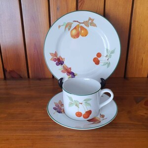 Vintage Royal Worcester Evesham Vale porcelain. Range of items available in different combinations. image 4