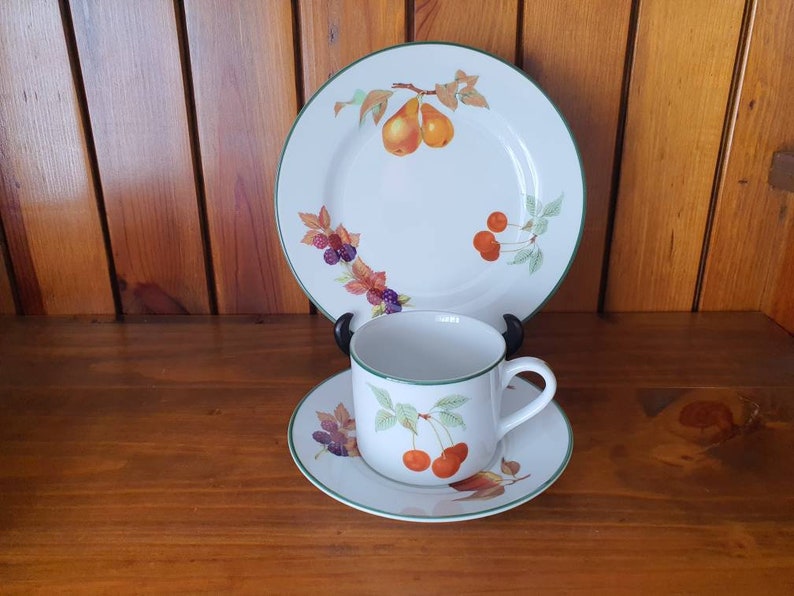 Vintage Royal Worcester Evesham Vale porcelain. Range of items available in different combinations. image 4