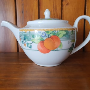 Vintage Wedgwood Eden teapot from the Home range. Free UK postage
