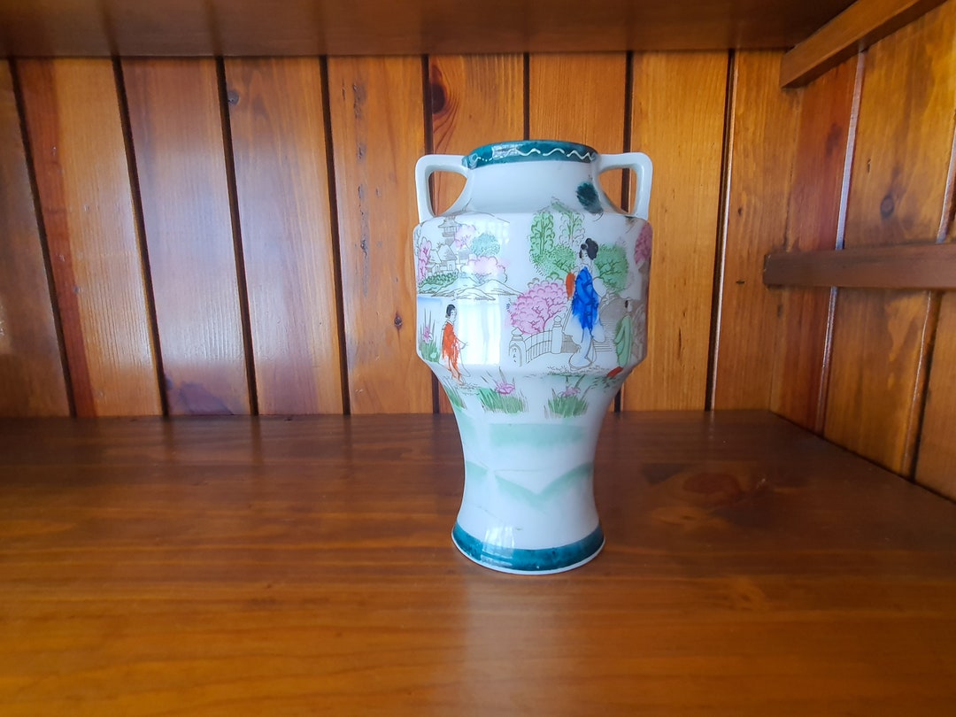 Vintage Japanese Vase With Gold Details. Free UK Postage Etsy