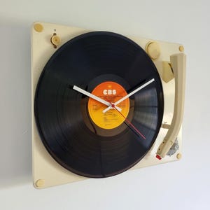 Vinyl Turntable Clock - Wall Clock - Upcycling Vinyl - Recycled Record Player - Vintage & Original Decoration - Record Player