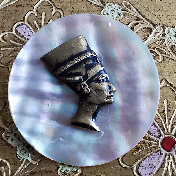 Brosche vintage Nefertiti Antike ca. 30-40e  auf Abalone/Perlmutt Bronze Kopf v. Nefertiti