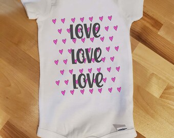 Día de San Valentín Hearts & Love Onesie